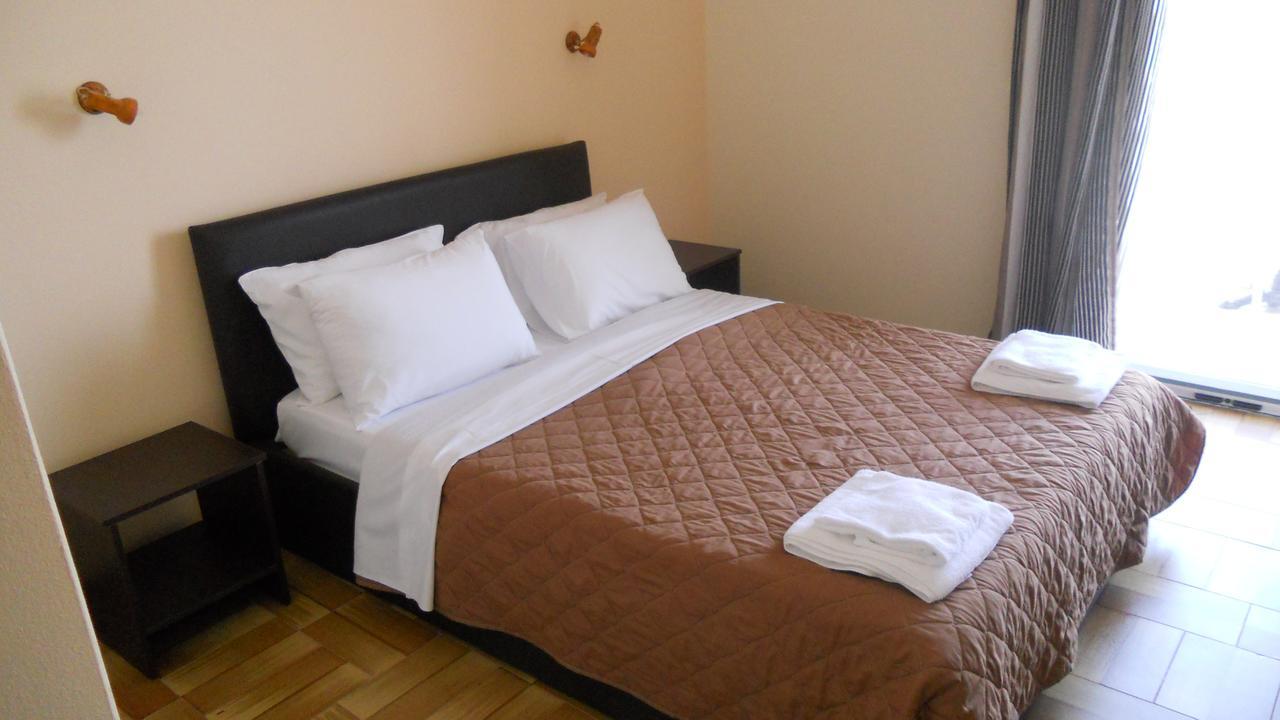 Hotel Milton Mavrovoúnion Esterno foto