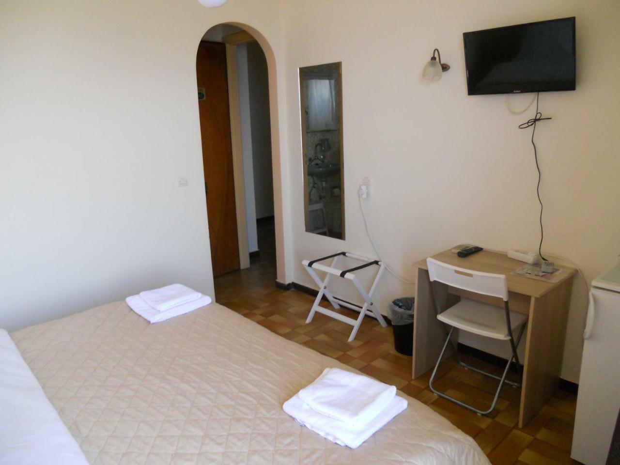 Hotel Milton Mavrovoúnion Esterno foto