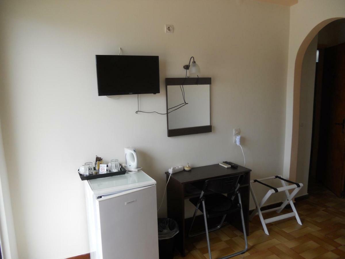 Hotel Milton Mavrovoúnion Esterno foto