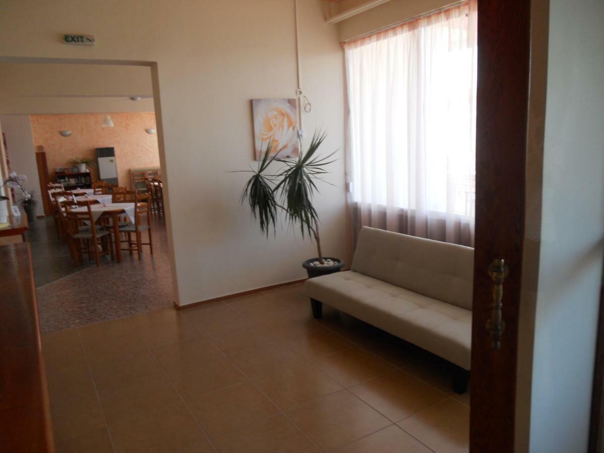 Hotel Milton Mavrovoúnion Esterno foto