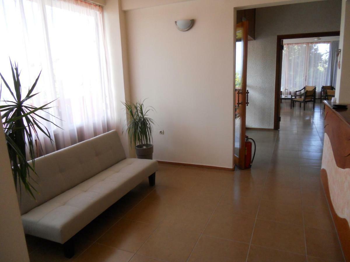 Hotel Milton Mavrovoúnion Esterno foto